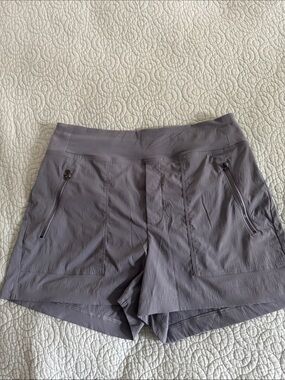Athleta Women’s Gray Active Shorts Lightweight Performance size 6 Trekkie north
